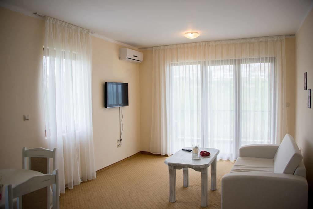 צרבו Rocamar Beach Resort מראה חיצוני תמונה